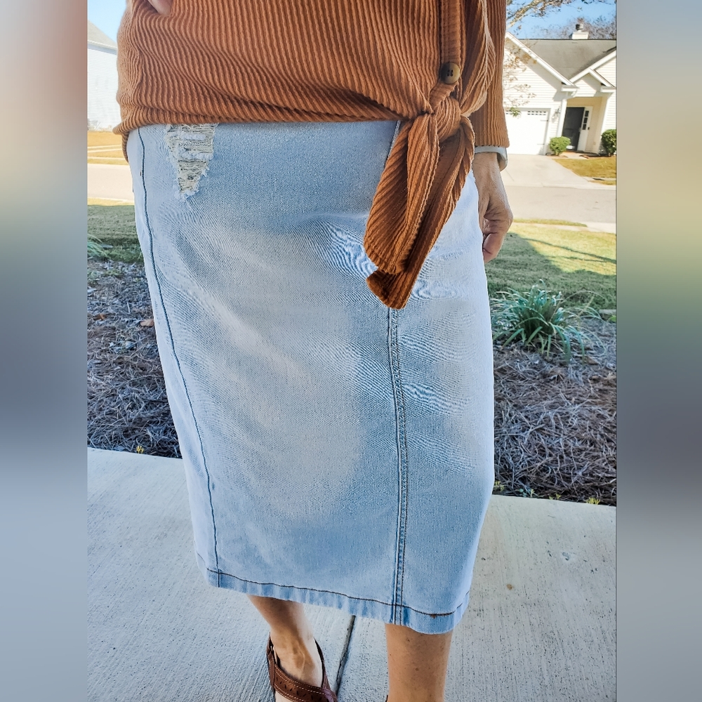 Lightwash denim skirt